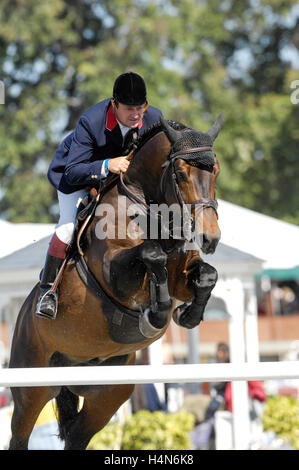 Robert Smith (GBR) équitation Van Geliss, Winter Equestrian Festival de Wellington, Floride, mars 2007 Banque D'Images