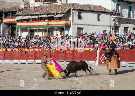 La corrida traditionnelle stamp dans la place principale de chinchon pendant le festival de bienfaisance, Chinchon, province de Madrid, Espagne Banque D'Images