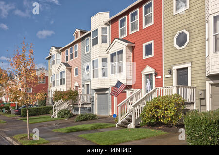 Maisons de famille dans une rangée dans l'Oregon Gresham. Banque D'Images