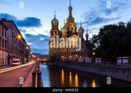 Saint-pétersbourg, Russie. En juillet 2015. Vue sur l'Église du Sauveur sur le sang versé pendant le lever du soleil. Banque D'Images