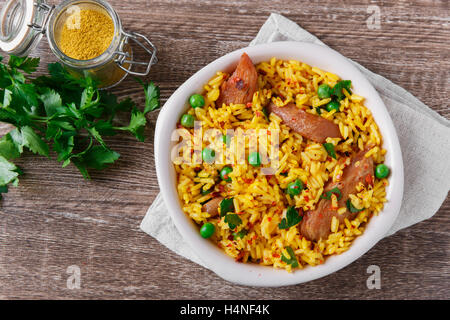 Riz au curry de viande cuit pois vert Banque D'Images