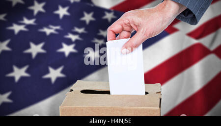 Image composite de close-up of businesswoman putting bulletin de vote fort Banque D'Images