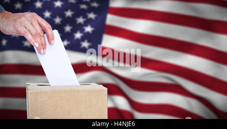 Image composite de close-up of businesswoman putting bulletin de vote fort Banque D'Images