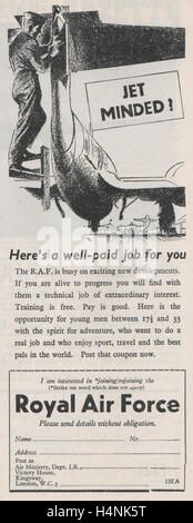 Vintage Royal Air Force publicité recrutement publié dans la Gazette de la Réserve aérienne de février 1947. Montrant un mécanicien de RAF sur un avion de chasse Gloster Meteor de la période. Banque D'Images