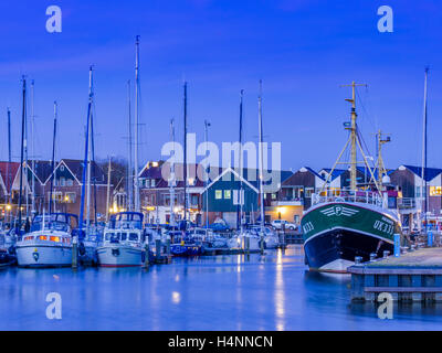 Port de pêche au crépuscule, Pays-Bas Banque D'Images