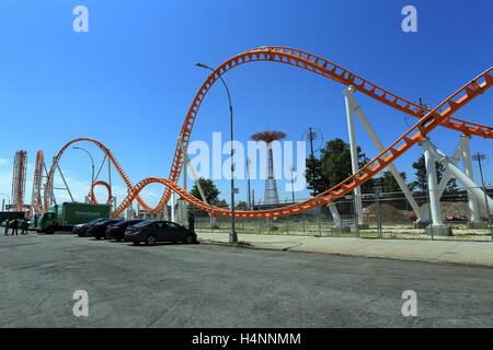 Le roller coaster Thunderbolt Coney Island Amusement Park Brooklyn New York City Banque D'Images