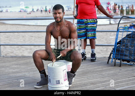 Artiste Boardwalk Coney Island Brooklyn New York City Banque D'Images