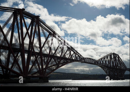 Le Forth Rail Bridge, North Queensferry, Fife, en Écosse. Banque D'Images