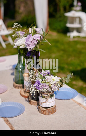 Décoration de table de mariage jeunes mariés Banque D'Images