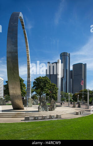 Héritage DU TRAVAIL TRANSCENDANT ARCH MONUMENT (©DAVID BARR/SERGIO DI GIUSTI 2003) HART PLAZA DOWNTOWN DETROIT MICHIGAN USA Banque D'Images