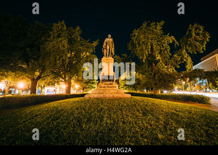 Statue de Daniel Webster la nuit, à Washington, DC. Banque D'Images