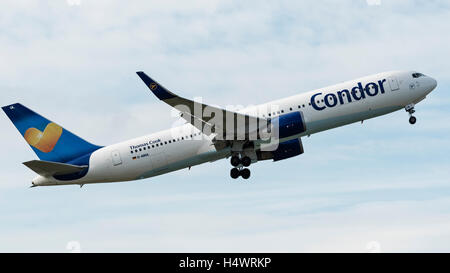 Condor Flugdienst avion Boeing 767-300ER D'ABUL-départ départ en suspension dans l'Aéroport International de Vancouver Banque D'Images