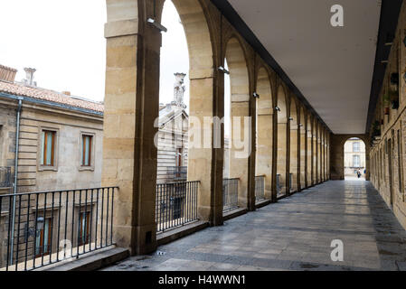 VITORIA-GASTEIZ, ESPAGNE - 16 octobre 2016 : l'arquillos (little arches) construit au début du xixe siècle à combler le fossé Banque D'Images