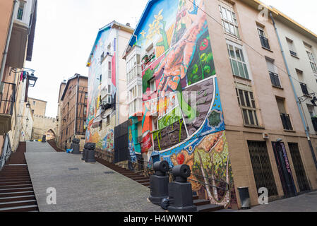 VITORIA-GASTEIZ, ESPAGNE - 16 octobre 2016 : Peinture murale de maisons du circuit à Vitoria, Espagne. L'IMVG crée des murales sur les th Banque D'Images