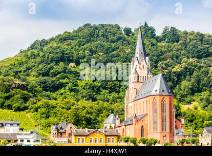 Gorges du Rhin romantique village et l'église, l'Allemagne, de l'Europe Banque D'Images