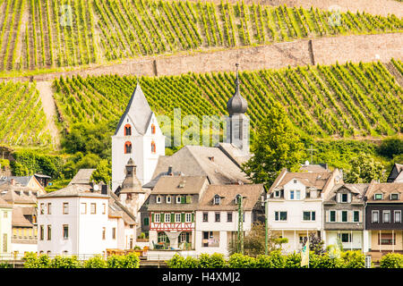 Gorges du Rhin romantique village et l'église, l'Allemagne, de l'Europe Banque D'Images