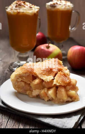 Morceau de pomme sur la plaque, dessert de fruits Banque D'Images