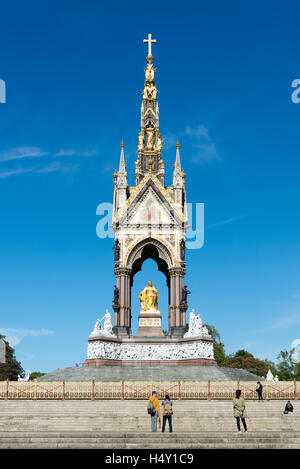 L'Albert Memorial dans Kensington Gardens, London, England, UK Banque D'Images