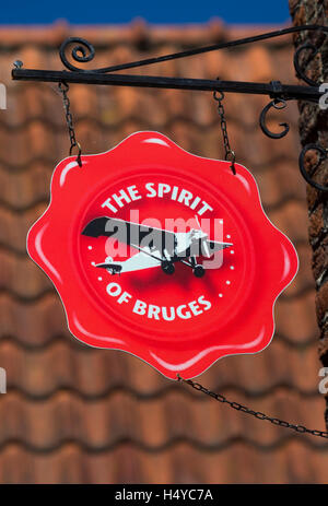 Affiche à l'extérieur de l'esprit de Bruges, Brugge Stoofstraat en boutique Banque D'Images