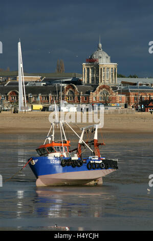 Avis de Southend Pier de front de mer à marée basse, Marine Parade, Southend on Sea, Essex, Angleterre Banque D'Images