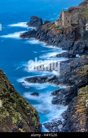 Falaise près de Mines d'étain, Trewellard, Cornwall, United Kingdom Banque D'Images