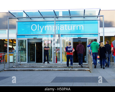 Munich Parc Olympia TV Tower à sunny blue sky Allemagne Europe Banque D'Images