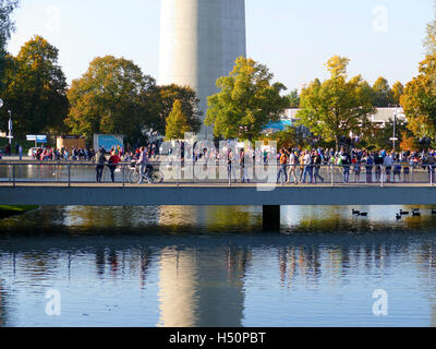 Munich Parc Olympia TV Tower jouissent en journée ensoleillée Allemagne Europe Banque D'Images