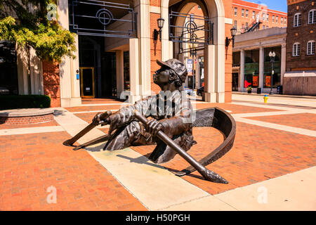 La sculpture à l'extérieur de la Sun Trust Bank sur W. Church Ave en centre-ville de Knoxville, TN Banque D'Images