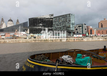 Une partie du musée de Liverpool avec l'île de Mann et Open Eye Gallery, Liver Building Pier Head Merseyside UK Banque D'Images