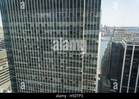 Les immeubles de bureaux dans le sud de Manhattan à New York le dimanche 16 octobre, 2016. À l'Est, Brooklyn est à l'arrière-plan. (© Richard B. Levine) Banque D'Images