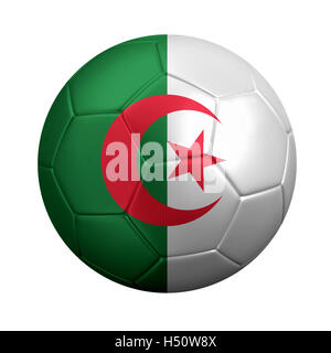 Le rendu 3D de ballon de soccer enveloppé dans le drapeau national de l'Algérie. Banque D'Images