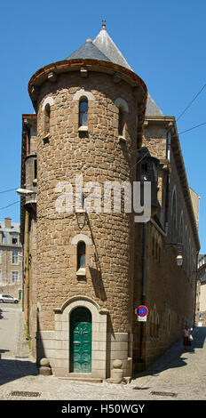 Tour Ronde de l'Institut partie Lycée St Malo, à la jonction de la rue du Collège et la Rue Des Freres Cotteret. Banque D'Images