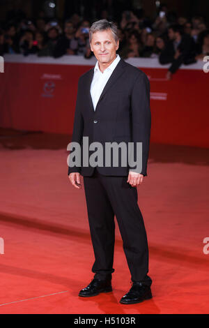 Rome, Italie. 17 octobre, 2016. Promenades de Viggo Mortensen un tapis rouge pour "capitaine" fantastique au cours du 11ème Festival du Film de Rome à l'Auditorium Parco della Musica. Credit : Gennaro Leonardi/Alamy Live News Banque D'Images