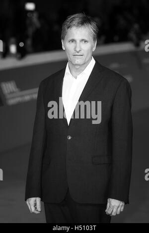 Rome, Italie. 17 octobre, 2016. Promenades de Viggo Mortensen un tapis rouge pour "capitaine" fantastique au cours du 11ème Festival du Film de Rome à l'Auditorium Parco della Musica. © Gennaro Leonardi/Alamy Live News Banque D'Images