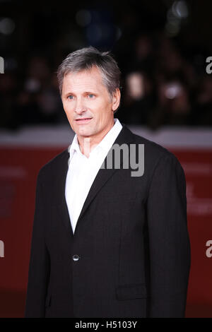 Rome, Italie. 17 octobre, 2016. Promenades de Viggo Mortensen un tapis rouge pour "capitaine" fantastique au cours du 11ème Festival du Film de Rome à l'Auditorium Parco della Musica. Credit : Gennaro Leonardi/Alamy Live News Banque D'Images