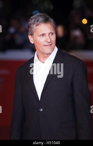 Rome, Italie. 17 octobre, 2016. Promenades de Viggo Mortensen un tapis rouge pour "capitaine" fantastique au cours du 11ème Festival du Film de Rome à l'Auditorium Parco della Musica. Credit : Gennaro Leonardi/Alamy Live News Banque D'Images