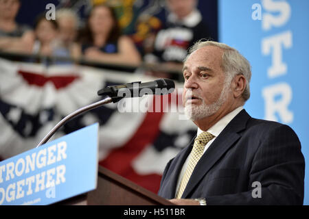 Blue Bell, Pennsyvlnia, USA. 18 Oct, 2016. L'ancien Président Bill Clinton des rallyes pour Hillary Clinton à Montgomery County Community College, à Blue Bell, Pennsylvanie, le 18 octobre 2016. Credit : Bastiaan Slabbers/ZUMA/Alamy Fil Live News Banque D'Images