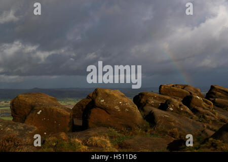 Otley, Leeds, Royaume-Uni. 18 octobre, 2016. Un jour de vent humide sur Otley, Leeds, le mardi 18-10-16 Crédit : Les Wagstaff/Alamy Live News Banque D'Images