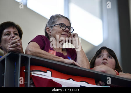 Blue Bell, Pennsyvlnia, USA. 18 Oct, 2016. L'ancien Président Bill Clinton des rallyes pour Hillary Clinton à Montgomery County Community College, à Blue Bell, Pennsylvanie, le 18 octobre 2016. Credit : Bastiaan Slabbers/ZUMA/Alamy Fil Live News Banque D'Images