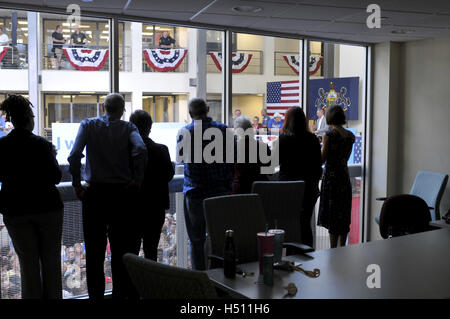 Blue Bell, Pennsyvlnia, USA. 18 Oct, 2016. L'ancien Président Bill Clinton des rallyes pour Hillary Clinton à Montgomery County Community College, à Blue Bell, Pennsylvanie, le 18 octobre 2016. Credit : Bastiaan Slabbers/ZUMA/Alamy Fil Live News Banque D'Images