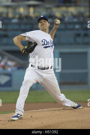 Los Angeles, Californie, États-Unis d'Amérique, USA. 18 Oct, 2016. Le lanceur des Dodgers de Los Angeles, la colline riche (44) emplacements pendant la première manche contre les Cubs de Chicago au cours de trois jeux de la série de championnat de la Ligue nationale a joué au Dodger Stadium à Los Angeles. La Californie le mardi 18 octobre 2016. Los Angeles Dodgers a gagné le match 6-0 pour prendre les devants 2 jeux à 1 .ARMANDO Armando Arorizo ARORIZO : Crédit/Prensa Internacional/ZUMA/Alamy Fil Live News Banque D'Images