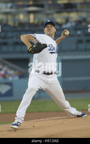 Los Angeles, Californie, États-Unis d'Amérique, USA. 18 Oct, 2016. Le lanceur des Dodgers de Los Angeles, la colline riche (44) emplacements pendant la première manche contre les Cubs de Chicago au cours de trois jeux de la série de championnat de la Ligue nationale a joué au Dodger Stadium à Los Angeles. La Californie le mardi 18 octobre 2016. Los Angeles Dodgers a gagné le match 6-0 pour prendre les devants 2 jeux à 1 .ARMANDO Armando Arorizo ARORIZO : Crédit/Prensa Internacional/ZUMA/Alamy Fil Live News Banque D'Images