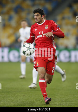 Kiev, Ukraine. 19 octobre, 2016. Gonçalo Guedes de Benfica en action pendant la phase de groupes de la Ligue des Champions match entre FC Dynamo Kiev et Benfica FC au Stade olympique à Kiev le 19 octobre 2016. Crédit : Michel Stepanov/ZUMA/Alamy Fil Live News Banque D'Images