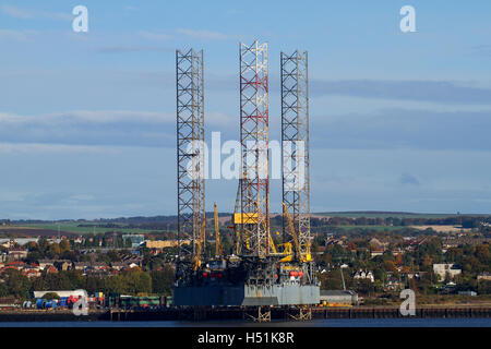 Travaux de maintenance sur la plate-forme de forage, plate-forme Rowan Gorilla VII au Prince Charles Wharf à Dundee, Royaume-Uni Banque D'Images