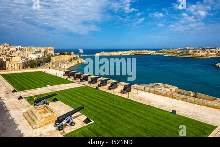 Batterie de salut au Fort Lascaris à Valletta - Malte Banque D'Images