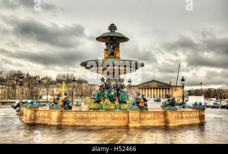 Fontaine des mers de la Place de la Concorde à Paris Banque D'Images