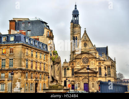 Statue de Pierre Corneille et l'église de Saint-Etienne-du-Mo Banque D'Images