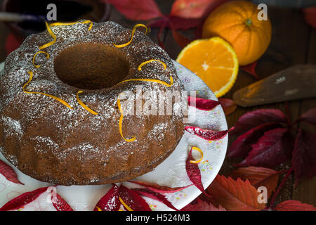 Autumn orange et gâteau aux graines de pavot Banque D'Images