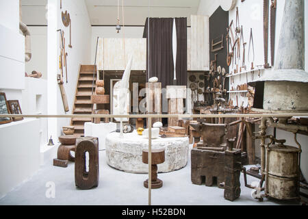 L'atelier Constantin Brancusi affiché dans son ancien studio à côté du centre pompidou à paris Banque D'Images