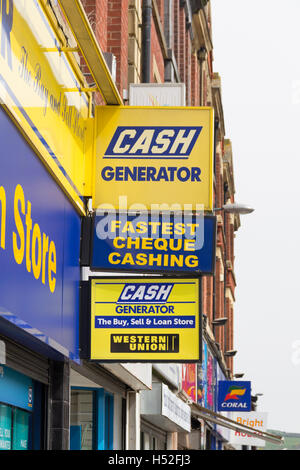 Générateur de trésorerie shop signes sur l'Rock, Bury, Greater Manchester. Générateur de trésorerie est un courtier basé à Bolton pion, une plus grande Man Banque D'Images